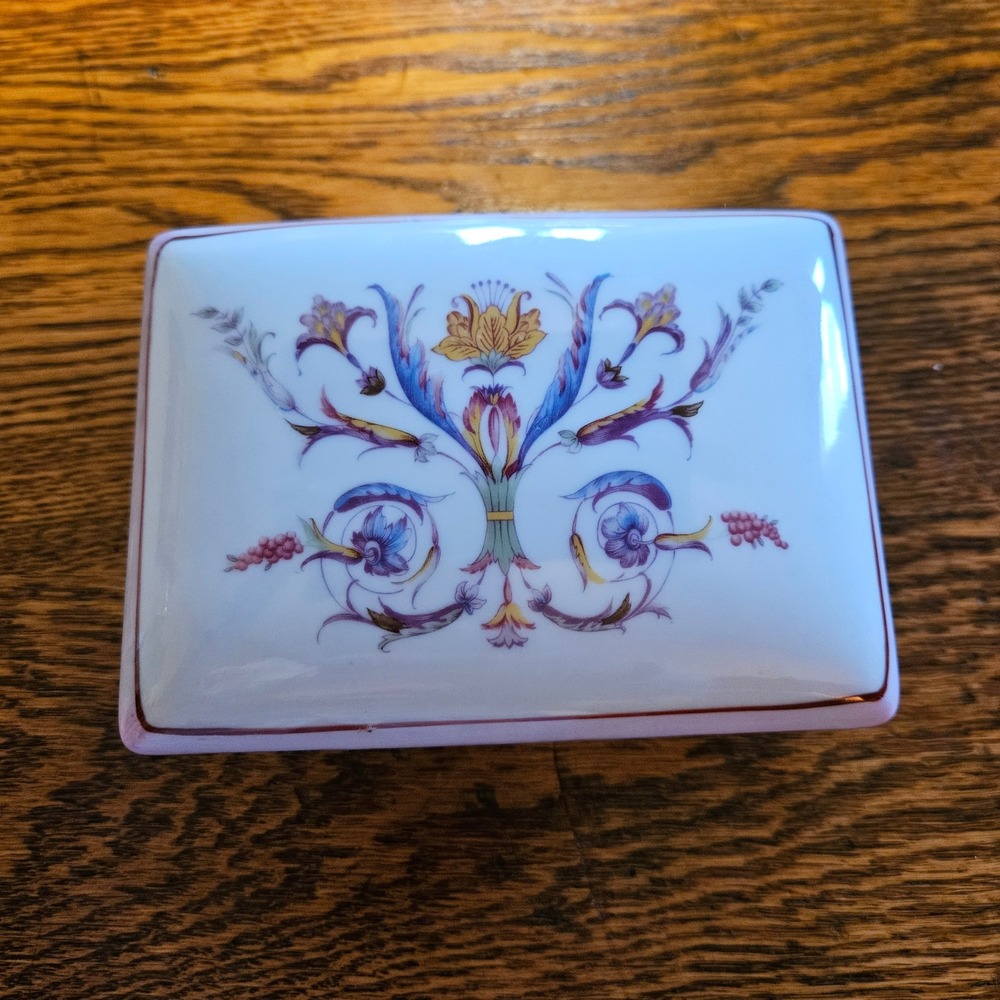 Elizabeth Arden Memoire Cherie Vintage Porcelain Powder Box Floral Trinket Dish